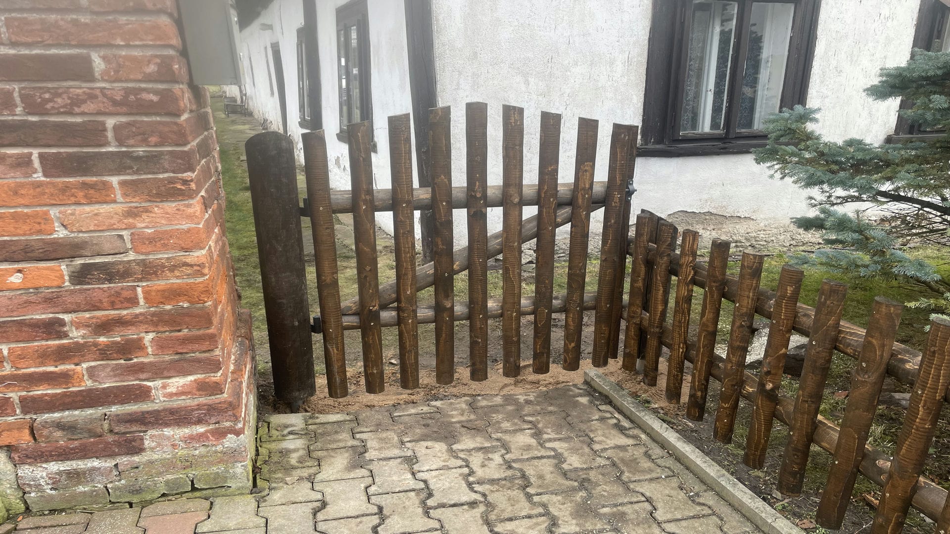 Obrázek 3 / Dřevěné ploty - strojně frézované   - realizace Opatovice nad Labem 03-2023